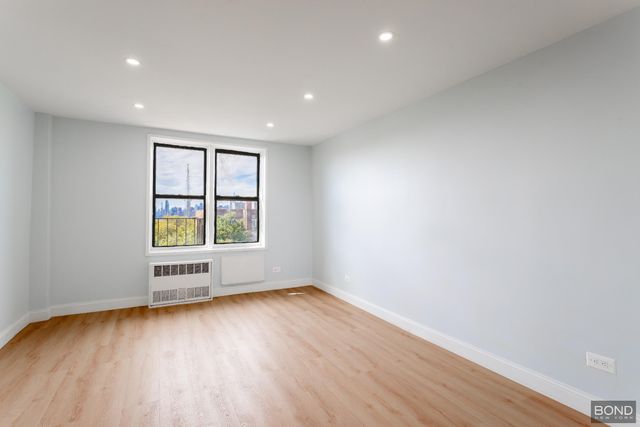 5021 39th Pl Apt 5C, New York City, NY 11104