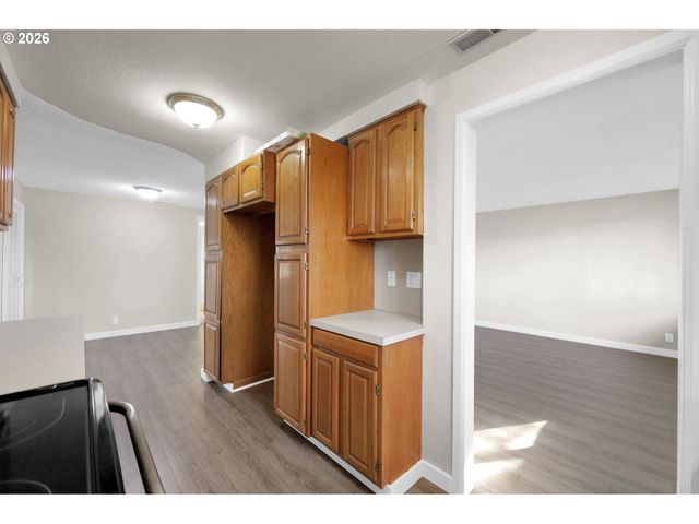 733 54TH St, Springfield, OR 97478