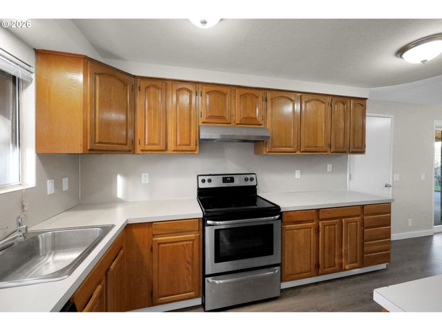 733 54TH St, Springfield, OR 97478