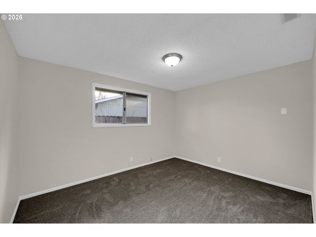 733 54TH St, Springfield, OR 97478