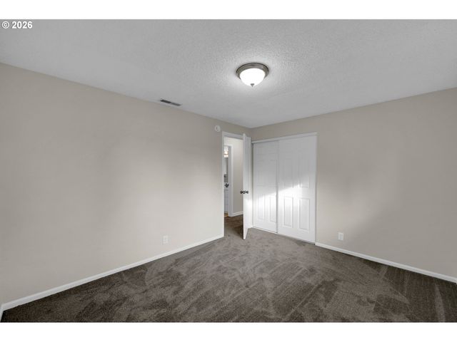 733 54TH St, Springfield, OR 97478