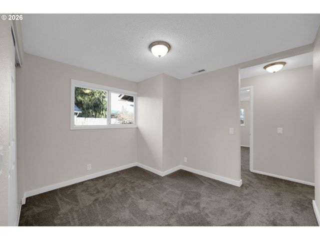 733 54TH St, Springfield, OR 97478