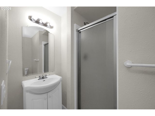 733 54TH St, Springfield, OR 97478