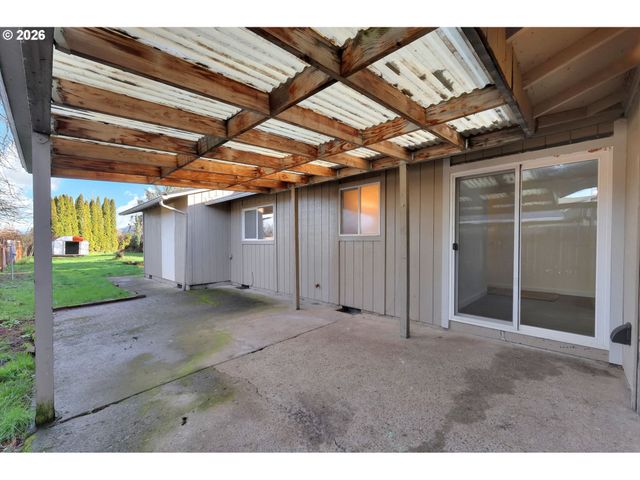 733 54TH St, Springfield, OR 97478