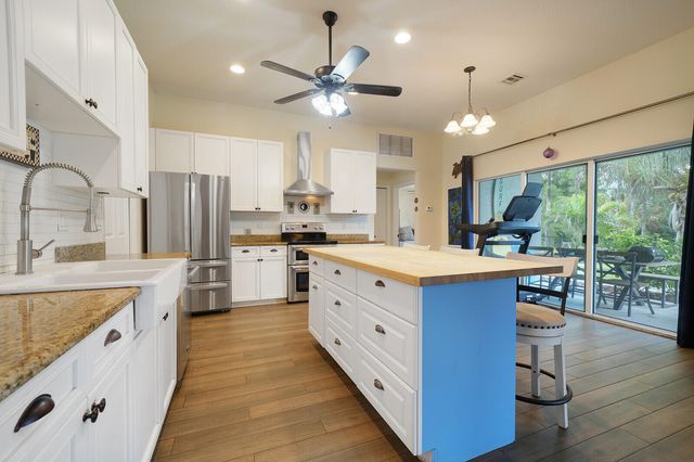 16395 E HIALEAH Drive E, The Acreage, FL 33470