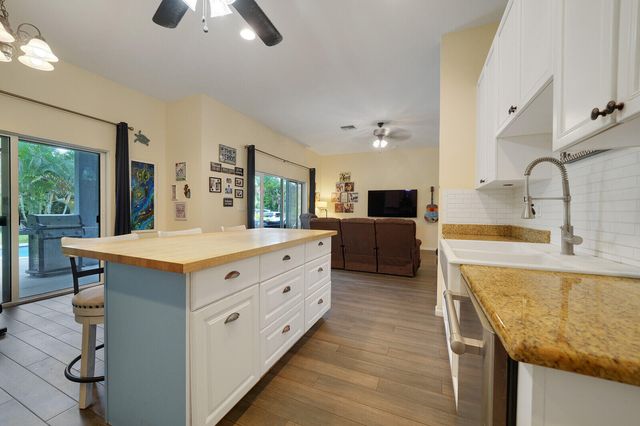 16395 E HIALEAH Drive E, The Acreage, FL 33470