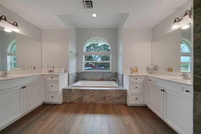 16395 E HIALEAH Drive E, The Acreage, FL 33470