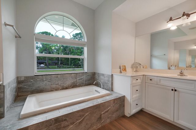 16395 E HIALEAH Drive E, The Acreage, FL 33470
