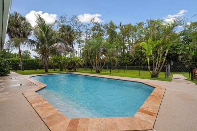 16395 E HIALEAH Drive E, The Acreage, FL 33470
