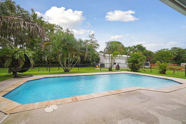 16395 E HIALEAH Drive E, The Acreage, FL 33470