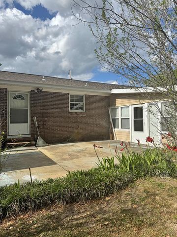 904 Circleview Drive, Dothan, AL 36301