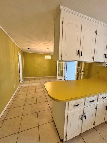 904 Circleview Drive, Dothan, AL 36301