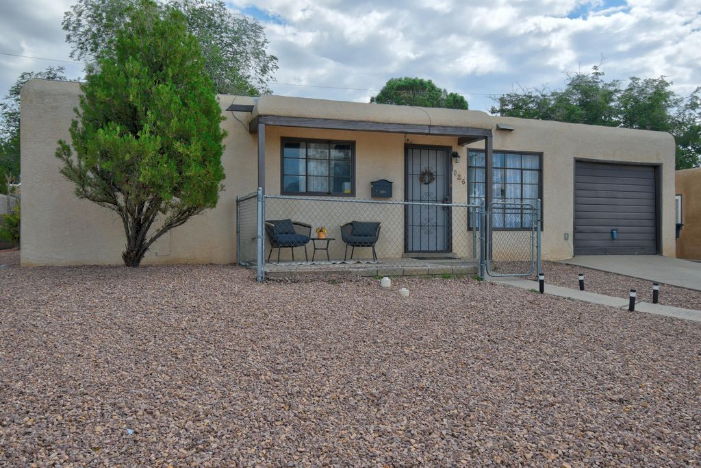 1026 TOMASITA Street NE, Albuquerque, NM 87112