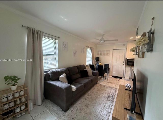 612 W Drew St E, Lantana, FL 33462