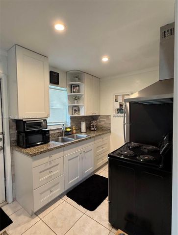 612 W Drew St E, Lantana, FL 33462