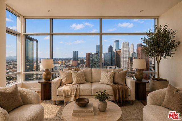 900 W Olympic Boulevard 34J, Los Angeles, CA 90015