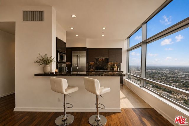 900 W Olympic Boulevard 34J, Los Angeles, CA 90015