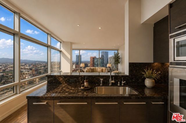 900 W Olympic Boulevard 34J, Los Angeles, CA 90015