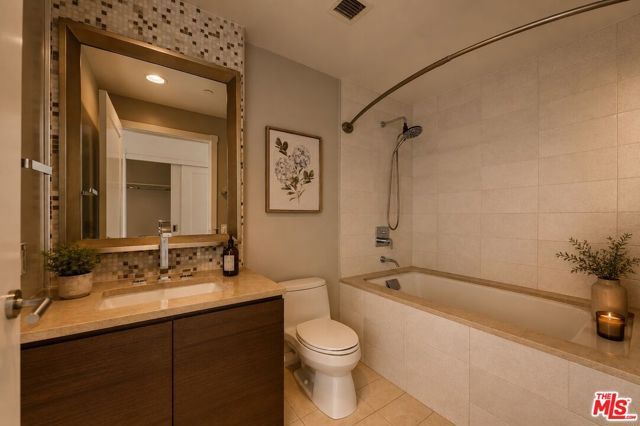 900 W Olympic Boulevard 34J, Los Angeles, CA 90015
