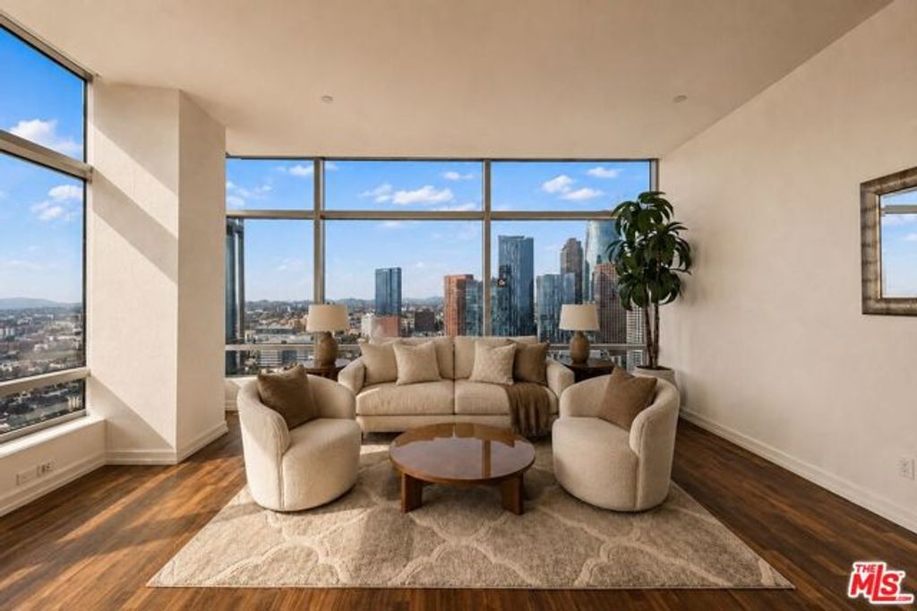 900 W Olympic Boulevard 34J, Los Angeles, CA 90015