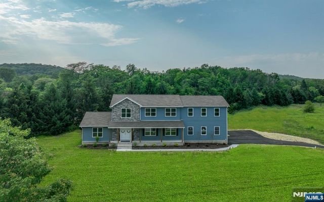 4 Sterling Drive, Sussex, NJ 07461