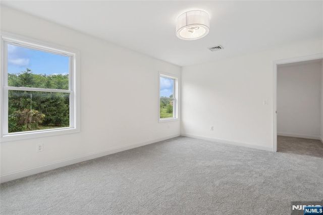 4 Sterling Drive, Sussex, NJ 07461