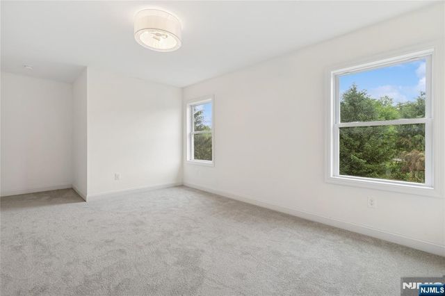 4 Sterling Drive, Sussex, NJ 07461