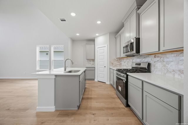 131 Ashley Loop, San Antonio, TX 78253