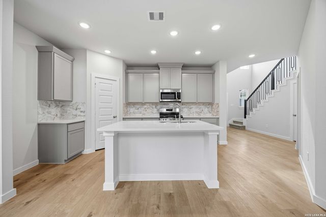 131 Ashley Loop, San Antonio, TX 78253