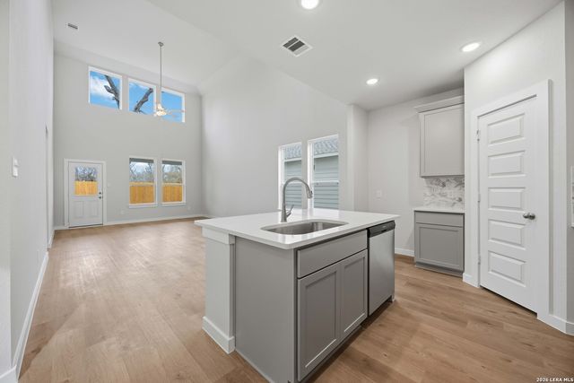 131 Ashley Loop, San Antonio, TX 78253
