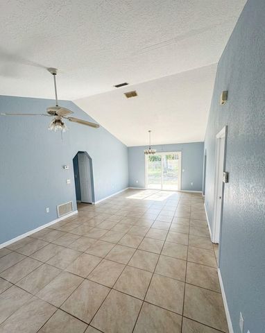 5582 NW 61ST AVENUE, Ocala, FL 34482