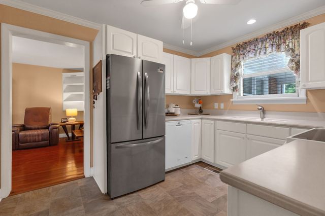 902 Drummond Dr, Nashville, TN 37211