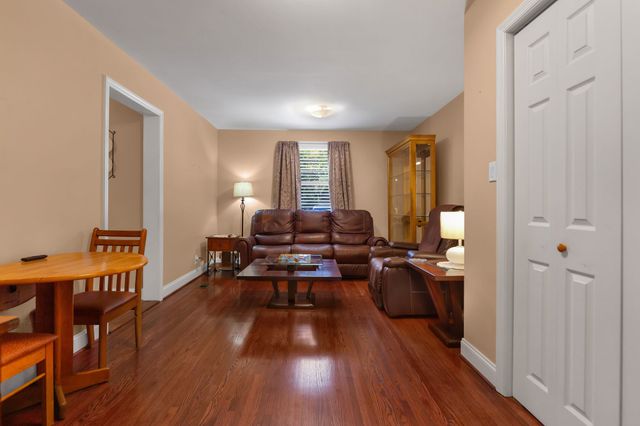 902 Drummond Dr, Nashville, TN 37211