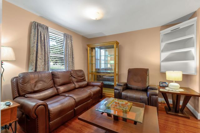 902 Drummond Dr, Nashville, TN 37211