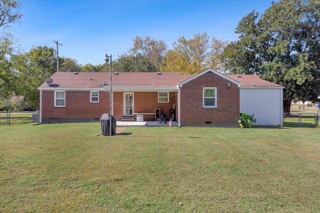 902 Drummond Dr, Nashville, TN 37211