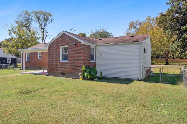 902 Drummond Dr, Nashville, TN 37211