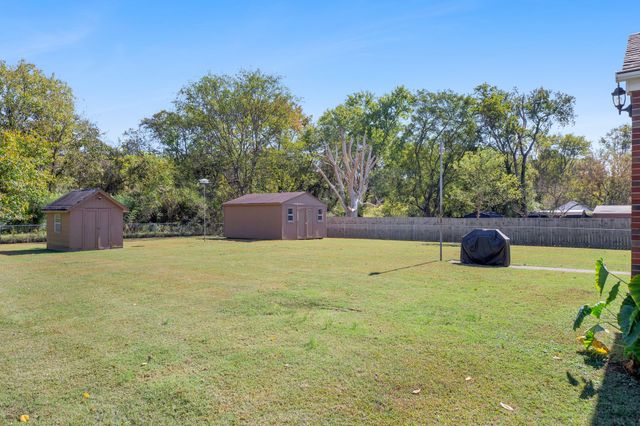 902 Drummond Dr, Nashville, TN 37211