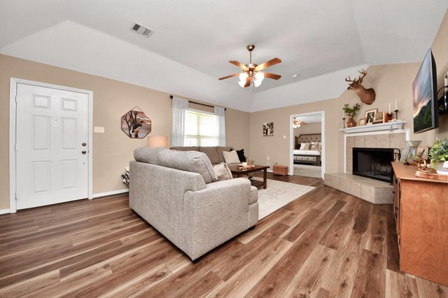 3608 Kristen Drive, Highlands, TX 77562