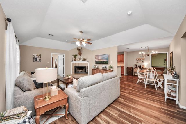 3608 Kristen Drive, Highlands, TX 77562