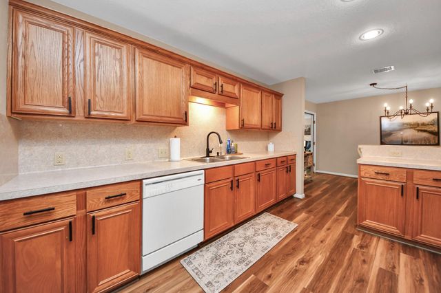 3608 Kristen Drive, Highlands, TX 77562