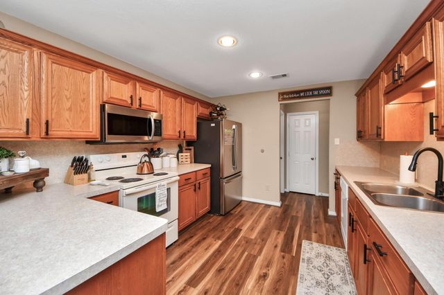 3608 Kristen Drive, Highlands, TX 77562