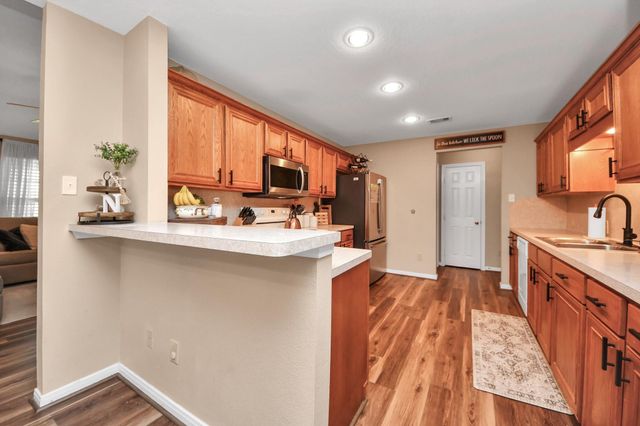 3608 Kristen Drive, Highlands, TX 77562