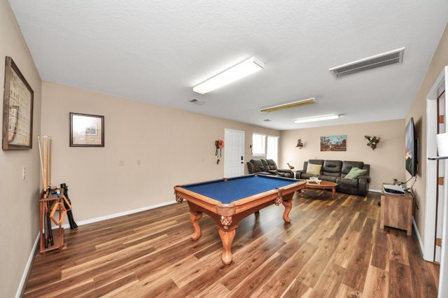 3608 Kristen Drive, Highlands, TX 77562