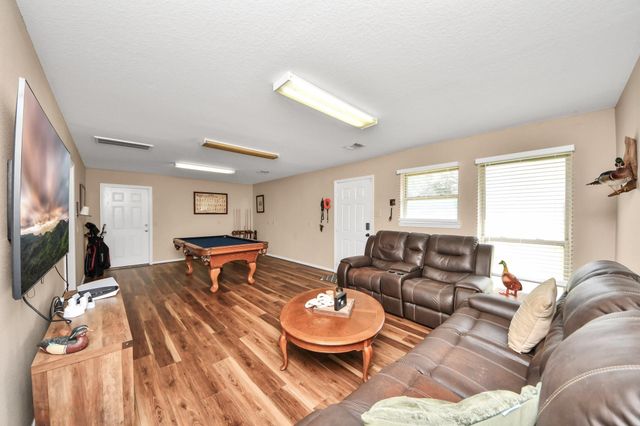 3608 Kristen Drive, Highlands, TX 77562