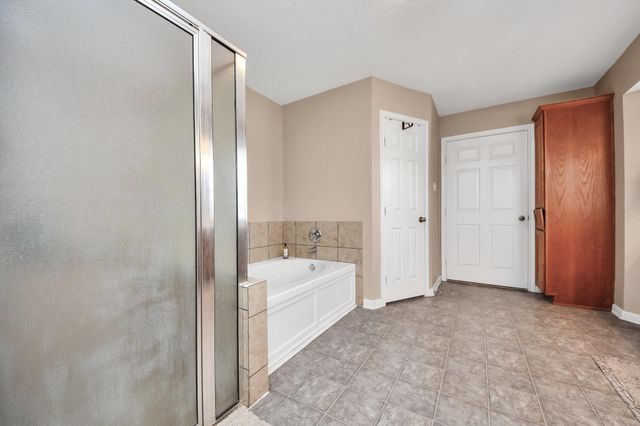 3608 Kristen Drive, Highlands, TX 77562