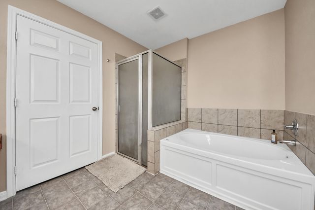 3608 Kristen Drive, Highlands, TX 77562