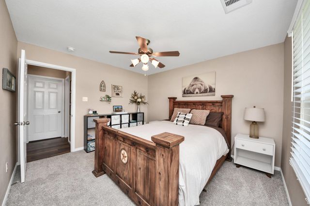 3608 Kristen Drive, Highlands, TX 77562