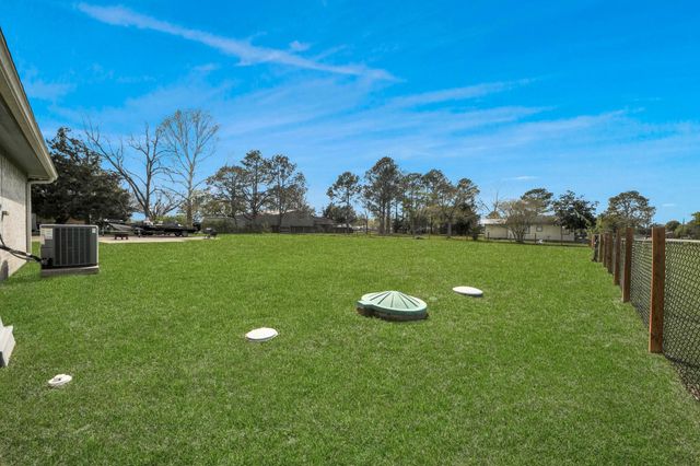 3608 Kristen Drive, Highlands, TX 77562