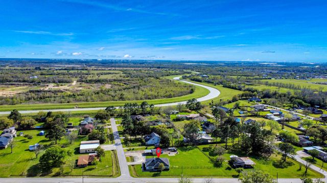 3608 Kristen Drive, Highlands, TX 77562