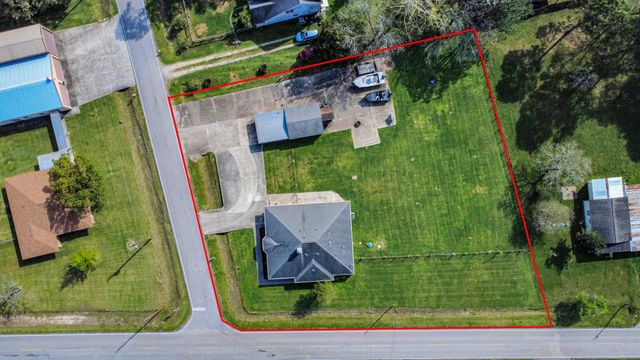 3608 Kristen Drive, Highlands, TX 77562